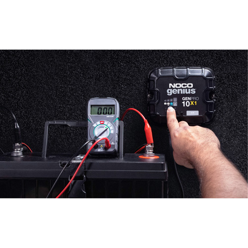 Chargeur de batterie embarqu&eacute; &agrave; 1 sortie de 10 amp&egrave;res GenPro10X1 Genius Seagulf Marine Industries Inc.