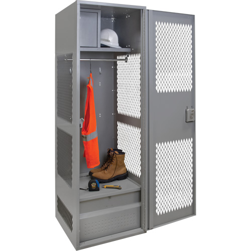 Casier pour &eacute;quipement avec porte, Acier, 24" la x 24" p x 72" h, Gris Seagulf Marine Industries Inc.