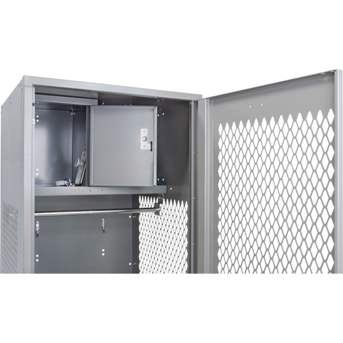 Casier pour &eacute;quipement avec porte, Acier, 24" la x 24" p x 72" h, Gris Seagulf Marine Industries Inc.