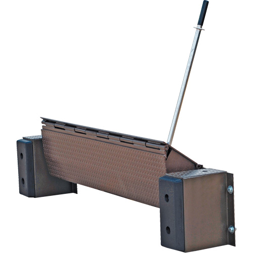 Niveleur de quai m&eacute;canique Edge-O-Dock, 99" la, 72" Largeur de la plateforme, 29" Port&eacute;e Seagulf Marine Industries Inc.