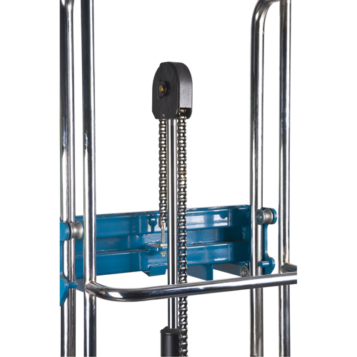 Gerbeur hydraulique &agrave; plateforme, M&eacute;canisme Pompe au pied, Capacit&eacute; de 880 lb, Levage max de 60" Seagulf Marine Industries Inc.