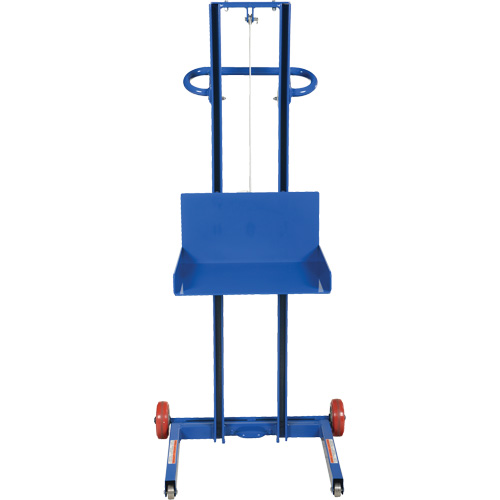 Plateforme &eacute;l&eacute;vatrice &agrave; profil bas pour charge l&eacute;g&egrave;re, M&eacute;canisme Treuil manuel, Capacit&eacute; de 400 lb, Levage max de 55" Seagulf Marine Industries Inc.