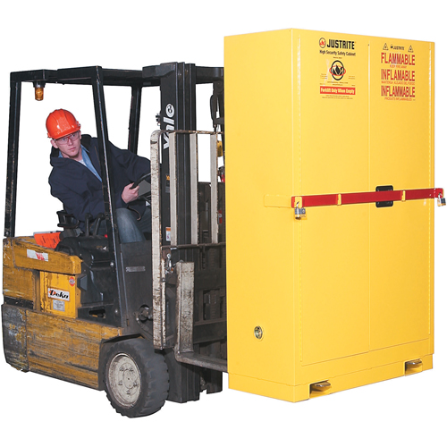 Armoire de rangement haute s&eacute;curit&eacute; avec barre en acier pour produits inflammables, 45 gal., 2 tablettes Seagulf Marine Industries Inc.