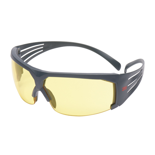 Lunettes de s&eacute;curit&eacute; s&eacute;rie 600 SecureFit, Lentille Ambr&eacute;e, Antibu&eacute;e, ANSI Z87+/R&eacute;pond ou surpasse la norme CSA Z94.3 Seagulf Marine Industries Inc.