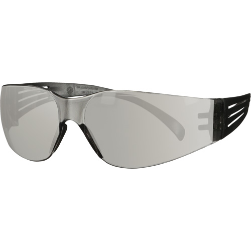 Lunettes de protection de s&eacute;rie 100 SecureFit, Lentille Gris/Int&eacute;rieur/ext&eacute;rieur, Antibu&eacute;e/Anti-&eacute;gratignures, ANSI Z87+/R&eacute;pond ou surpasse la norme CSA Z94.3 Seagulf Marine Industries Inc.