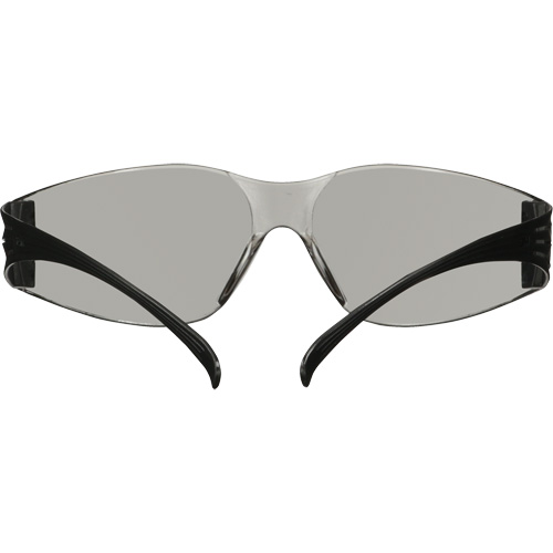 Lunettes de protection de s&eacute;rie 100 SecureFit, Lentille Gris/Int&eacute;rieur/ext&eacute;rieur, Antibu&eacute;e/Anti-&eacute;gratignures, ANSI Z87+/R&eacute;pond ou surpasse la norme CSA Z94.3 Seagulf Marine Industries Inc.