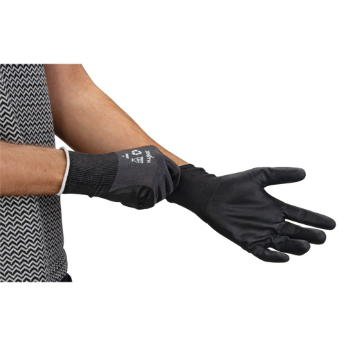 Gants &eacute;cologiques enduits et perm&eacute;ables &agrave; l'air, 10, R&ecirc;vetement Mousse de nitrile, Calibre 21, Enveloppe en Nylon/rPET Seagulf Marine Industries Inc.