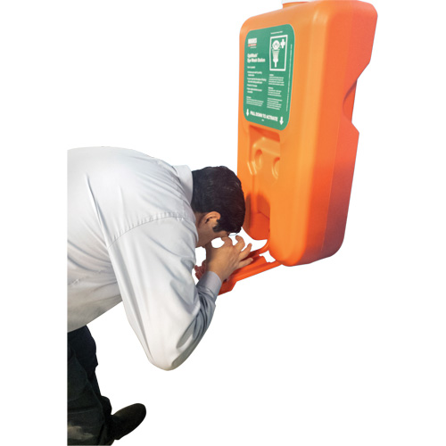 Poste de douche oculaire portable autonome, Aliment&eacute; par gravit&eacute;, Capacit&eacute; 10 gal., Conformit&eacute; ANSI Z358.1 Seagulf Marine Industries Inc.