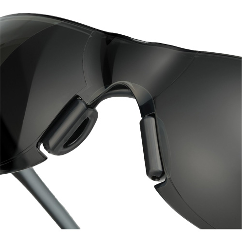 Lunettes de s&eacute;curit&eacute; Adapt Lite, Lentille Fum&eacute;e, Antibu&eacute;e/Anti-&eacute;gratignures, ANSI Z87+/R&eacute;pond ou surpasse la norme CSA Z94.3 Seagulf Marine Industries Inc.