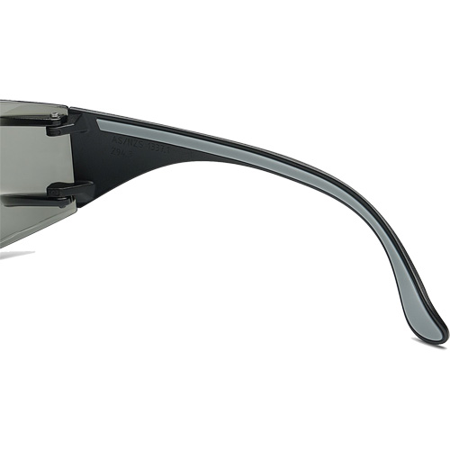 Lunettes de s&eacute;curit&eacute; Adapt Lite, Lentille Fum&eacute;e, Antibu&eacute;e/Anti-&eacute;gratignures, ANSI Z87+/R&eacute;pond ou surpasse la norme CSA Z94.3 Seagulf Marine Industries Inc.