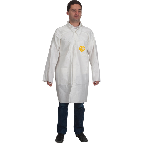 Sarrau de laboratoire ProShield 60, Microporeux/Polypropyl&egrave;ne, Blanc, Moyen Seagulf Marine Industries Inc.