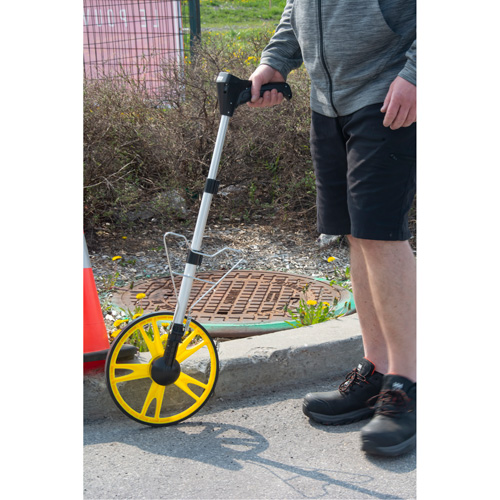 Digital Distance Measuring Wheel, 12.5"/31.8 cm, 99999.9 m Range, Feet/Metres Seagulf Marine Industries Inc.
