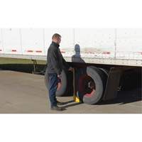 Cale de roue avec poign&eacute;e ergonomique, Acier, Jaune, 8" la x 10-3/4" p x 9-1/8" h Seagulf Marine Industries Inc.