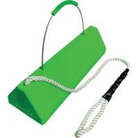Cale de roue pour avion Checkers Safety SafeRay avec poign&eacute;e &agrave; c&acirc;ble avec cordage en boucle, Ur&eacute;thane, Vert fluorescent, 24" la x 8" p x 6" h Seagulf Marine Industries Inc.