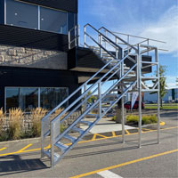 Escalier Smartstairs t&eacute;lescopique &agrave; 3-5 marches en aluminium Seagulf Marine Industries Inc.