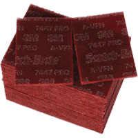 Tampons manuels Scotch-Brite 7447, Oxyde d'aluminium, 9" x 6", Grain Tr&egrave;s fin Seagulf Marine Industries Inc.