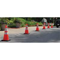 Ensemble de c&ocirc;nes de signalisation et chaînes, 28", Orange, Bande(s) r&eacute;fl&eacute;chissante(s) 4" & 6" Seagulf Marine Industries Inc.