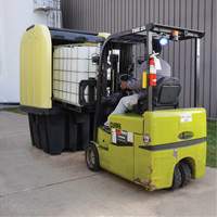Palette anti-d&eacute;versement jaune &agrave; couvercle rigide roulant, 65" lo x 65" la x 101" h, Capacit&eacute; de charge 5000 lb Seagulf Marine Industries Inc.