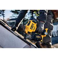 Ensemble de cloueuse 15° sans fil pour bobine de toiture, 20 V, Lithium-ion Seagulf Marine Industries Inc.